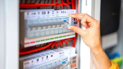 What Are The Differences Between A Safety Switch And Circuit Breaker?